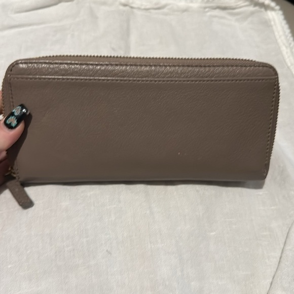 Vince Camuto leather taupe wallet - Picture 3 of 13